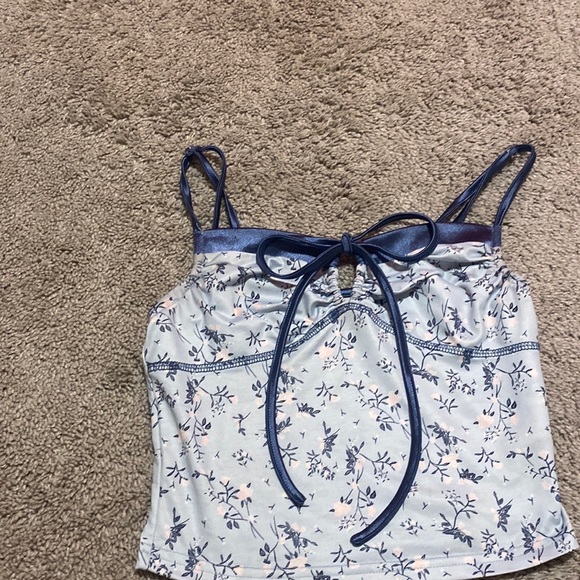 Adorable y2k top! - Picture 2 of 2